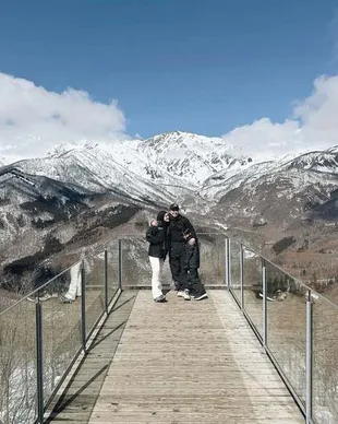 Ayudia Bing Slamet Liburan ke Hakuba Bersama Suami dan Anak