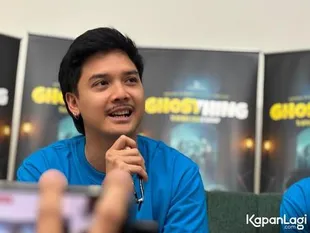 Baskara Mahendra Jadi Perias Jenazah di Film 'GHOSTHING', DIteror Hantu Influencer