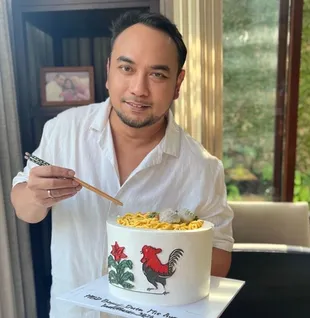 Bebi Romeo Rayakan Ultah ke-52, Jadi Duta Mie Ayam Indonesia