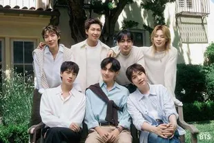 BTS Rilis Family Photo 2026, Tampilkan Visual Clean Look untuk Pembuka Anniversary ke-13
