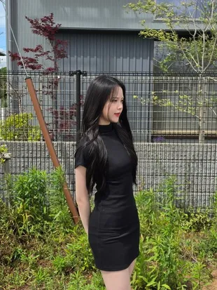 Carmen Hearts2Hearts Cantik Ber-damage Pakai Little Black Dress