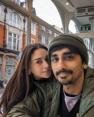 Dari Layar ke Hati, 8 Potret Perjalanan Cinta Aditi Rao Hydari dan Siddharth  - Beda 8 Tahun Tak Jadi Penghalang