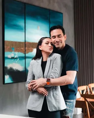 Darius Sinathrya dan Donna Agnesia Road Trip ke Yogyakarta, Kulineran Berdua