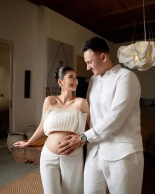 Debi Sagita Umumkan Hamil Anak Pertama, Pamer Baby Bump di Maternity Photoshoot