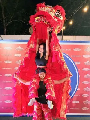 Denny Caknan Gelar Syawalan Bareng Musisi Jawa, Cosplay Jadi Barongsai dengan Istri