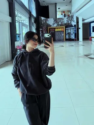 Deretan Potret Cantik Zahra Sima Sima Tampil dengan Outfit Kasual