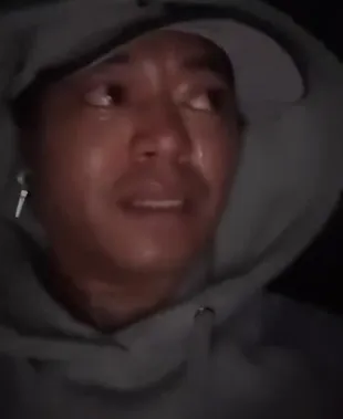 Detik-detik Mengharukan Reza Arap Berlutut di Hadapan Ibu Lula Lahfah