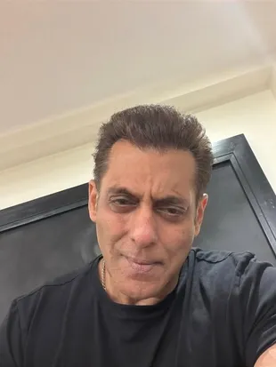 Diikuti Paparazzi ke Rumah Sakit, Salman Khan Murka