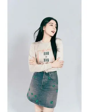 Dilraba Dilmurat dan Deng Wei Lakukan Pemotretan untuk DIOR, Visualnya Bikin Klepek-Klepek