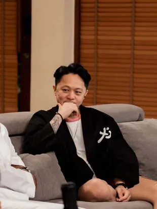 DJ Bravy Ungkap Alasan Pasang Tato Nama Putra Erika Carlina di Jari-Jarinya