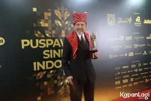 El Manik Bersyukur Terima Lifetime Achievement Festival Film Indonesia 2025 Saat Masih Hidup