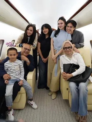 El Rumi dan Syifa Hadju Bareng Sahabat di Bali Untuk Resepsi Kedua, Naik Jet Pribadi