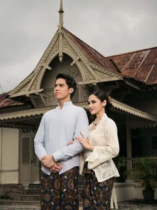 10 Potret El Rumi dan Syifa Hadju Foto Prewedding Tema Jawa, Romantis Bak Bangsawan