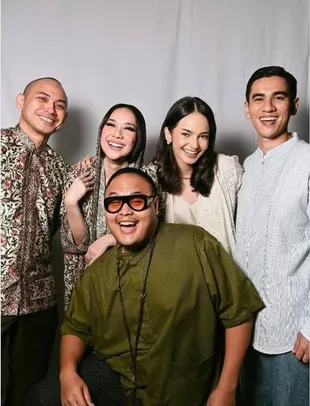 Enzy Storia Dkk Rayakan Lebaran Bareng Sahabat, Kue Cokelat BCL Jadi Rebutan
