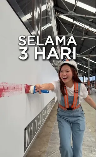 Erika Richardo Melukis di Kereta untuk Merayakan Hari Kartini
