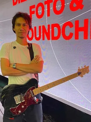 Eross Sheila On 7 Bongkar Rahasia Pertama Kali Belajar Gitar Pakai Lagu Skid Row Sejak Tahun 93!