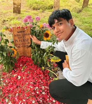 Fadly Faisal Ziarah ke Makam Lula Lahfah, Baca Yasin di Momen 7 Harian