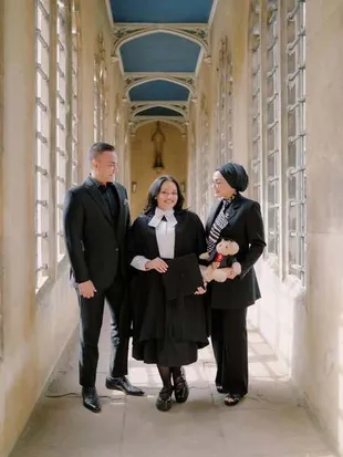 Ferdy Hasan & Istri Dampingi Anak Foto Wisuda, Lulus dari University of Cambridge