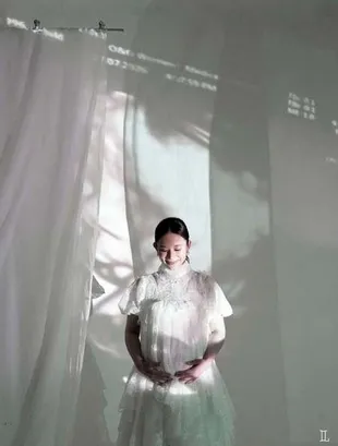 FOTO: Maternity Photoshoot Athina Papadimitriou & Rio Haryanto Curi Perhatian
