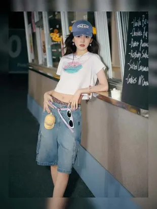 Foto Terbaru Zhang Ruonan Dengan Gaya Streetwear yang Trendy, Tetap Cantik Maksimal 