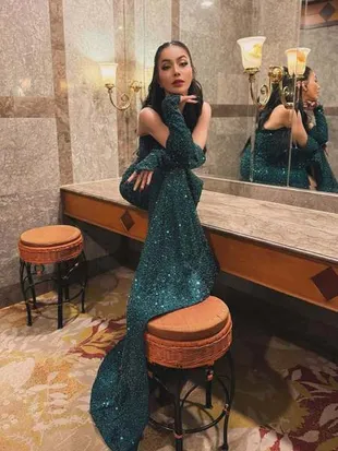 Gaya Denada Mirror Selfie Beda Banget, Pancarkan Pesona Cantik Paripurna