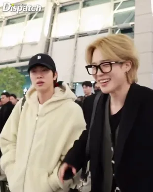 Gaya Fashion Jimin BTS di Bandara Viral, Tampil Stylish Demi Bertemu Fans