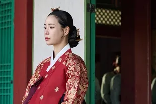 Gaya Hanbok Modern Lim Ji Yeon di Drama Korea 'MY ROYAL NEMESIS'