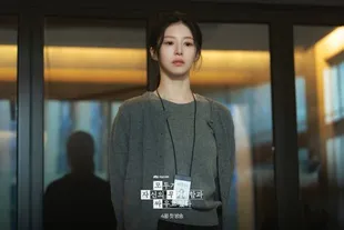 Go Youn Jung Jadi Produser Film di Drama 'WE ARE ALL TRYING HERE'