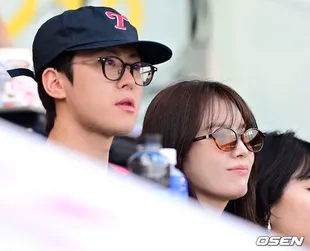 Gong Myung dan Han Hyo Joo Kepergok Nonton Baseball Bareng, Chemistry Jadi Sorotan