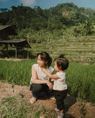 Gritte Agatha Nikmati Liburan Alam Bersama Anak, Curhat Soal Kehidupan Setelah Jadi Ibu