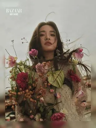 Harper Baazar Bagikan Pemotretan Bareng Shen Yue, Tampil Cantik dan Menawan