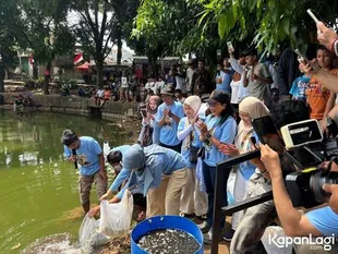 Harry Kiss Tebar 2,5 Kuintal Ikan di Danau Dekat Makam Vidi Aldiano