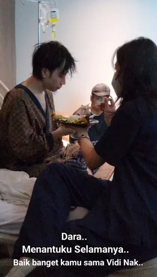 Harry Kiss Unggah Momen Sheila Dara Suapi Vidi Aldiano, Menantu Selamanya