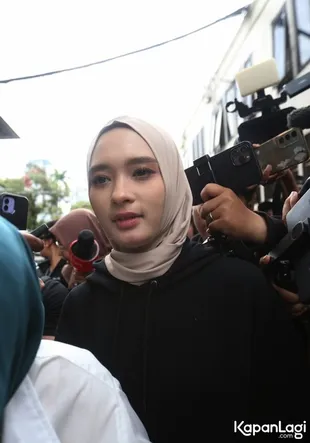 Inara Rusli Jalani Pemeriksaan Kasus Dugaan Perzinahan