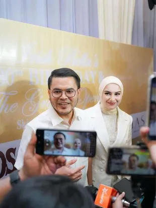 Irish Bella di Pembukaan Klinik Kecantikan, Hadiah Ulang Tahun Ke-30