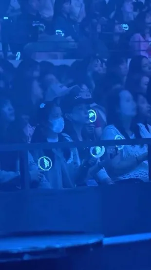 Istri Anak Vic Chou Nonton Konser F4 Pertama Kali, Dapat Fanservice dari Papa