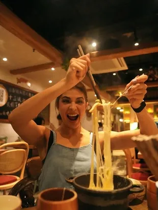 Jacqueline Fernandez Liburan di Hong Kong, Cantik Banget