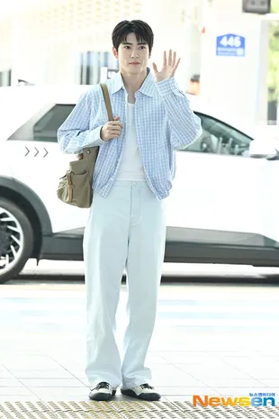 Jaehyun NCT Berangkat ke Jakarta, Gantengnya Bikin Silau Bandara