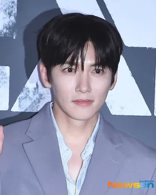 Ji Chang Wook Ganteng di VIP Screening 'COLONY', Auto Salfok