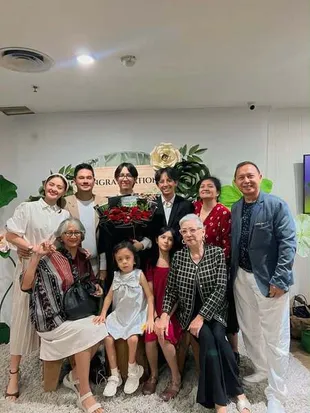 Joanna Alexandra Bagikan Momen Wisuda Putra Sulungnya, Bangga Anak Raih Juara Kedua