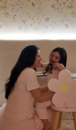 Julie Estelle Umumkan Hamil Anak Kedua, Mulai Tunjukkan Baby Bump