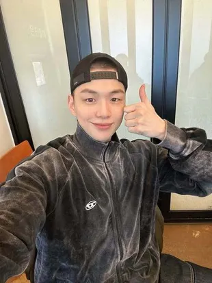 Kang Daniel Mulai Wajib Militer, Pamer Rambut Cepak Sebelum Berangkat