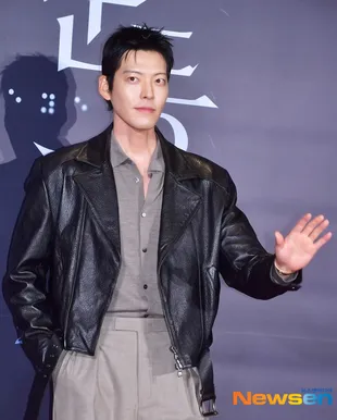 Kim Woo Bin Datang ke Premiere Film Shin Min Ah 'THE EYES', Suami Istri Visual