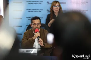 Konferensi Pers Lula Lahfah, Dokter yang Pertama Periksa Jenazah Beri Kesaksian