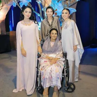 Potret Kris Dayanti Buka Puasa Keluarga, Ada Calon Mantu Sarah Menzel