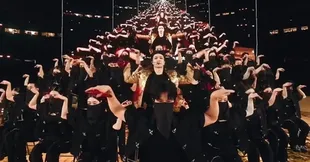 Lay Zhang EXO Masuk Guinness World Records, Pecahkan Rekor LED Scroll 110 Meter di Konser