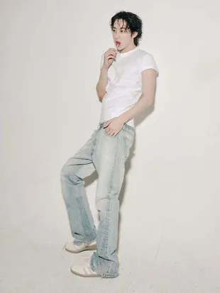 Lee Soo Hyuk Tampil Ganteng di Pemotretan Bareng Oh Boy! Magazine