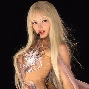 Lisa BLACKPINK Bak Malaikat di Coachella 2026, Tampil Bareng Anyma