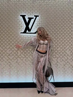 Lisa BLACKPINK Foto Bareng Gong Yoo, Harapan Lima Tahun Lalu Terwujud