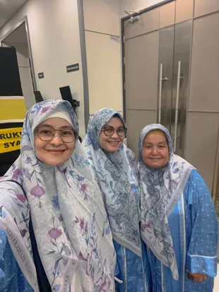 Potret Mita The Virgin Berangkat Umrah, Tampil Berhijab Bikin Pangling